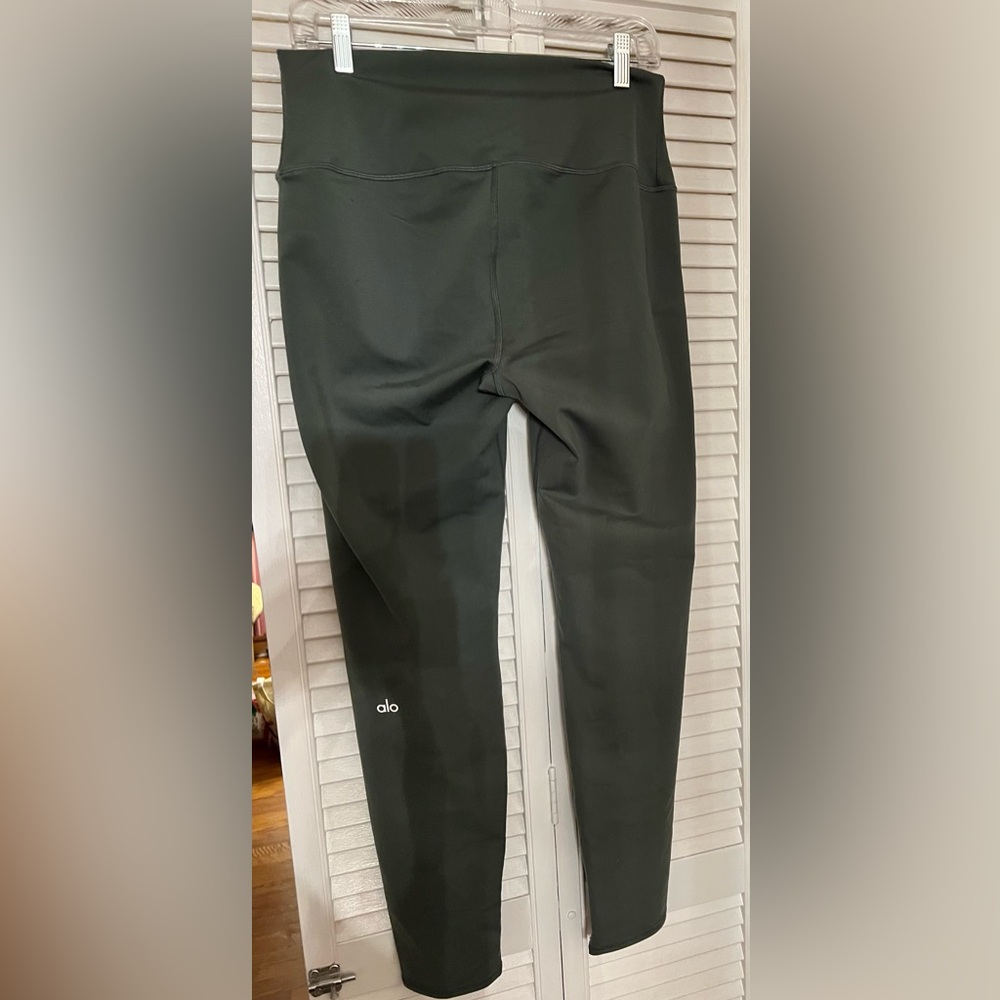 ALO Yoga High-Waist Airbrush Legging, Dark Cactus (Green)